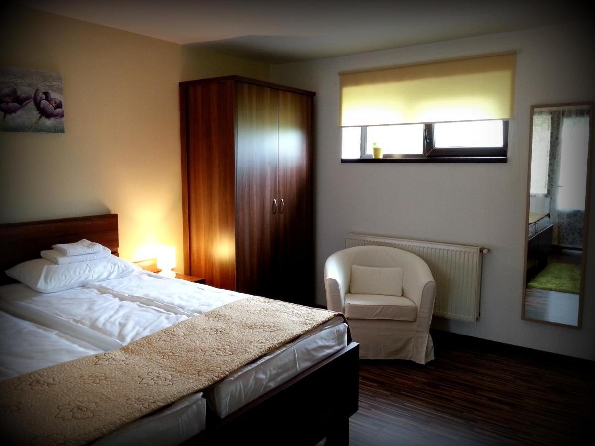 Hotel Cazare La Troita Codlea Zimmer foto