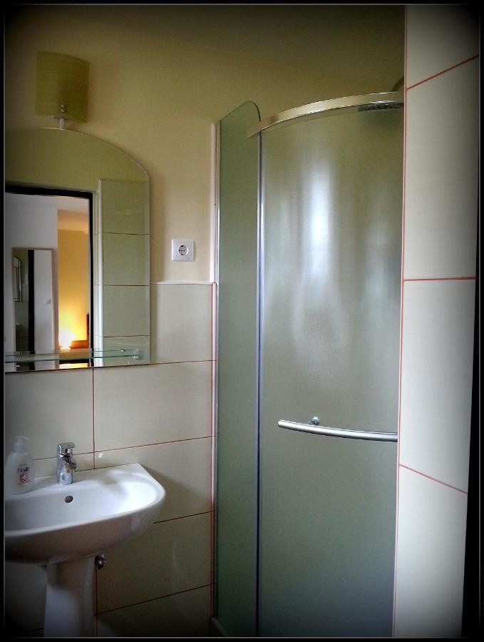 Hotel Cazare La Troita Codlea Zimmer foto